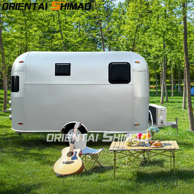 rv camper နောက်တွဲယာဉ်ဖြင့် တစ်ယောက်တည်း ခရီးသွားခြင်း။
